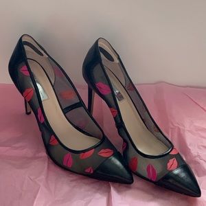 Pink and black mesh heart pumps